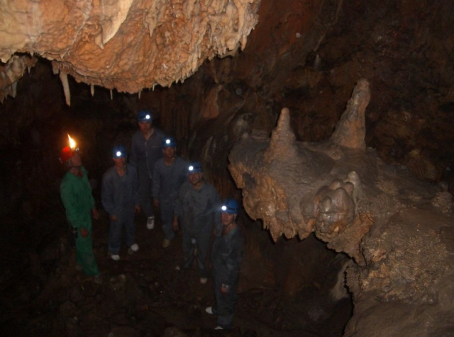 Adentrándonos en la cueva